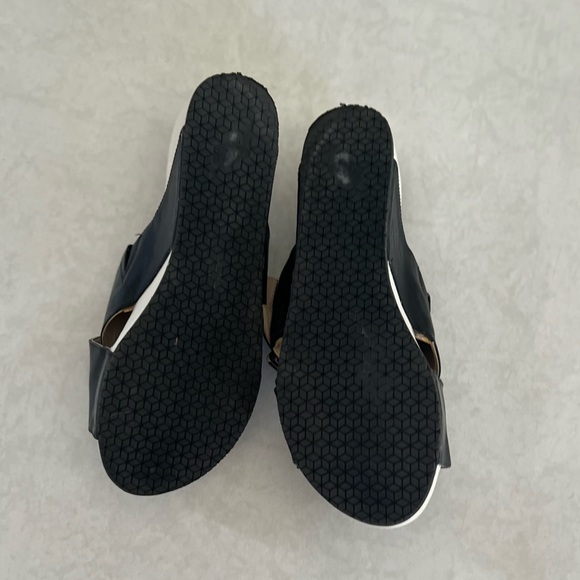 Dr. Scholl's Original Collection Black and White Platform Sandal, Size 11 - Picture 8 of 9